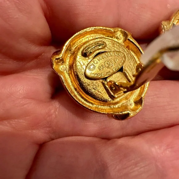 CHANEL 90’s VINTAGE RETRO ICONIC COUTURE LUXURY AUTHENTIC RUNWAY RARE EARRINGS - Picture 17 of 17